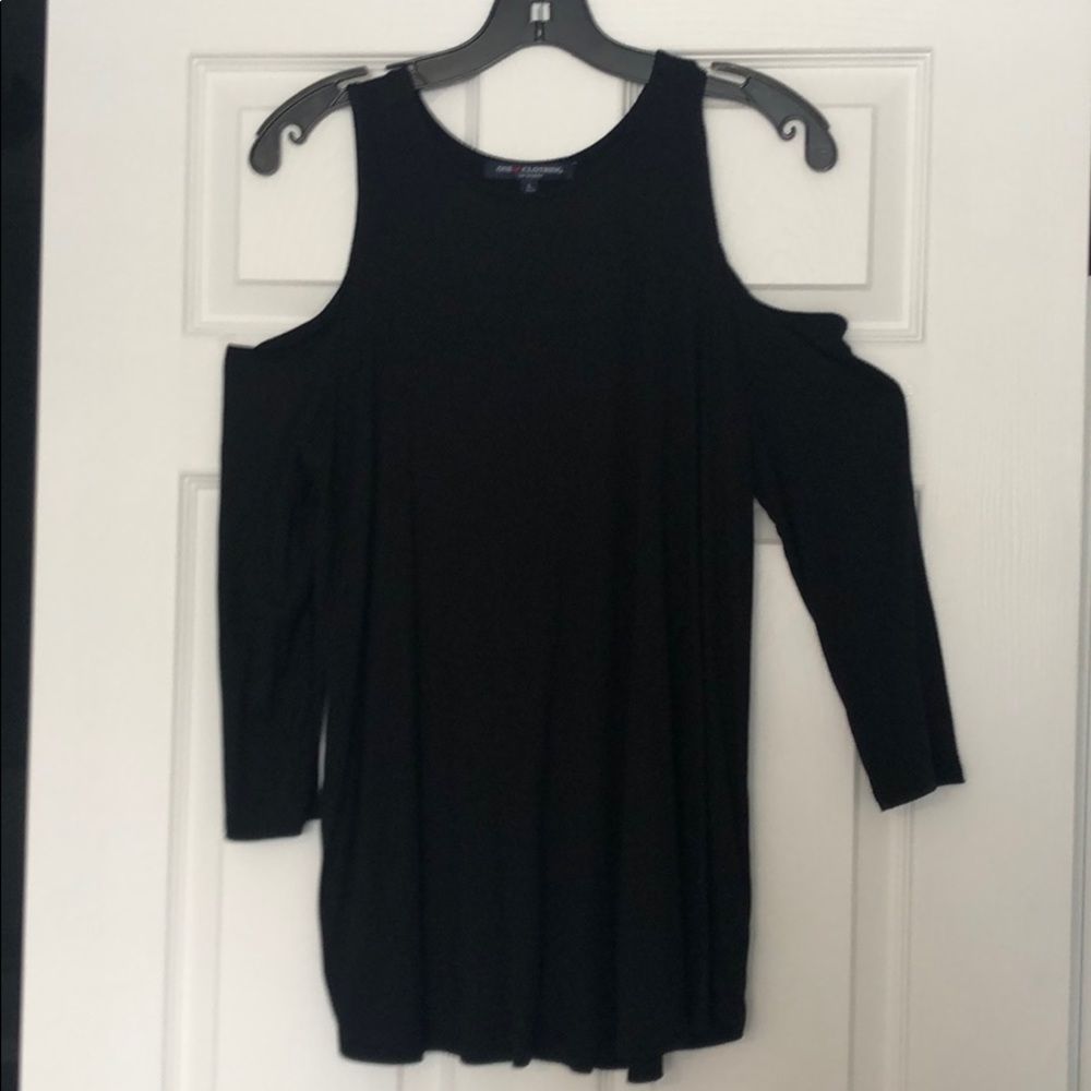 Black cold shoulder 3/4 sleeve top.